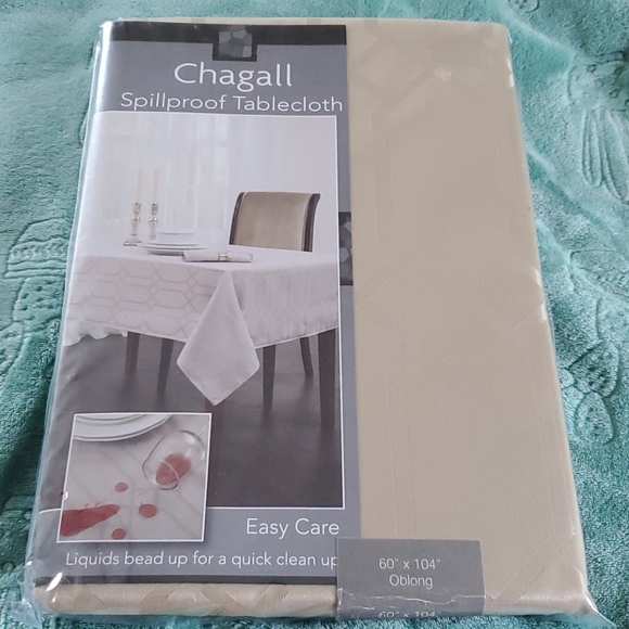 NWOT Tablecloth/Placemats Bundle - Picture 2 of 7